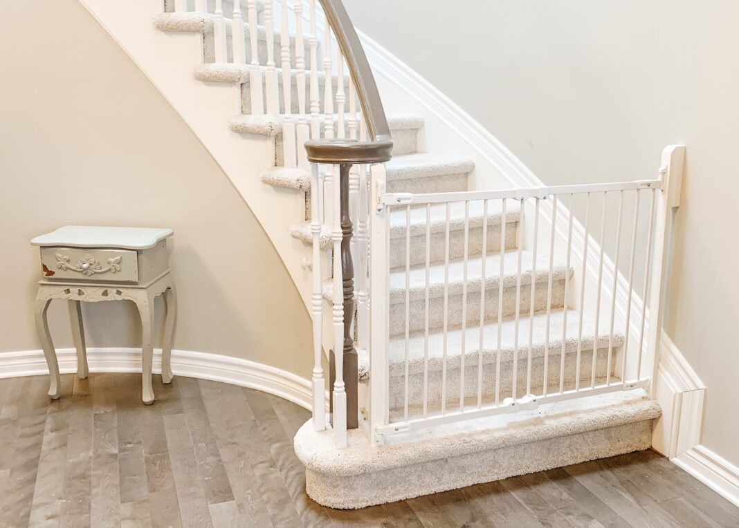 5 Best Baby Gate For Bottom Of Stairs 2024 Buying Guide
