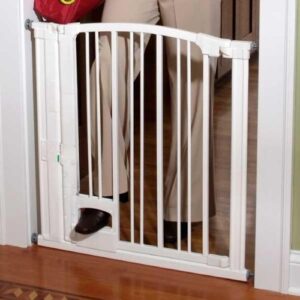 baby gate with foot release