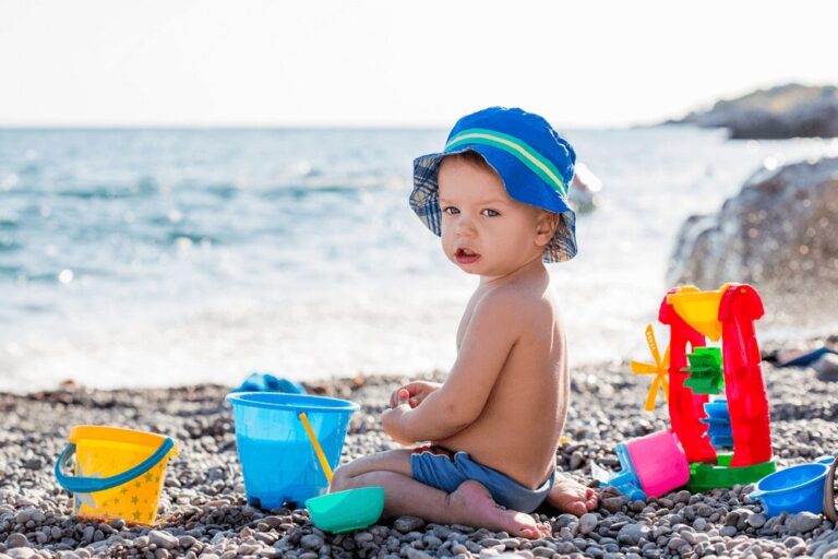12 Important Things You Must Bring to The Beach with The Toddler 2024