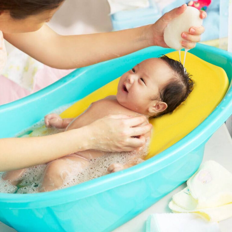 newlyborn baby bath tub