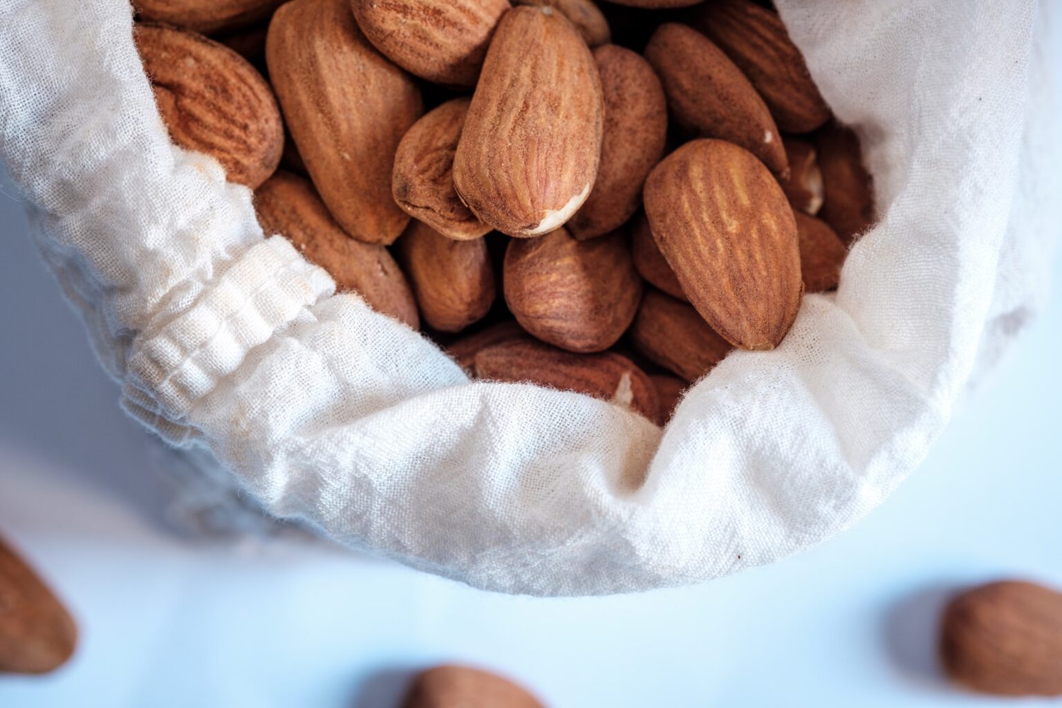 how-many-almonds-should-a-pregnant-woman-eat-a-day